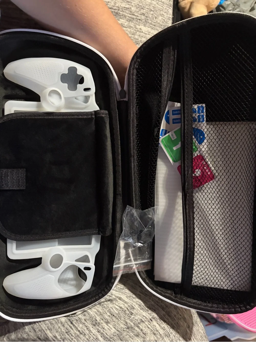 Playstation portal case with protection screen,thumb grips,and silicone case.
